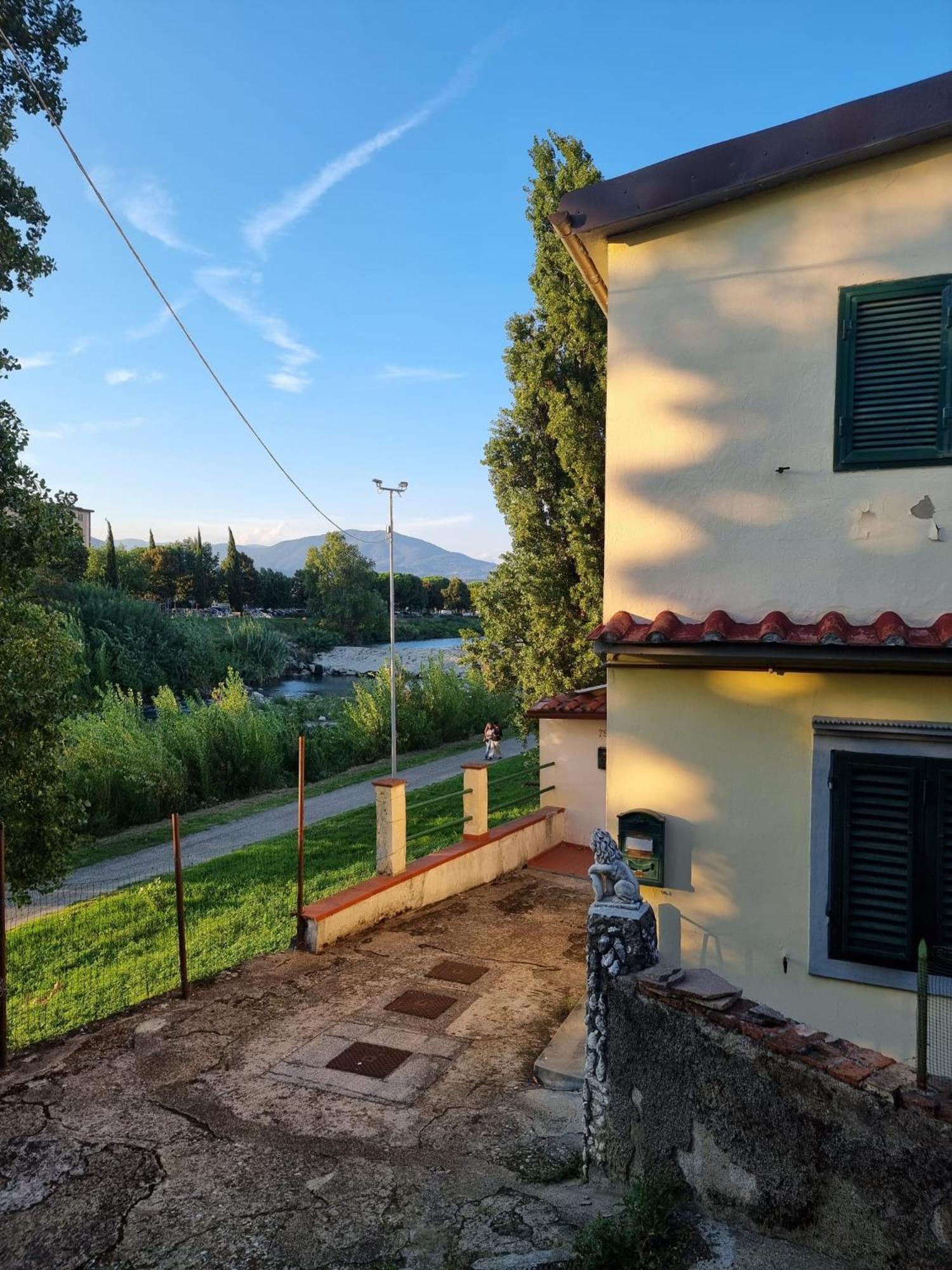 La Casina Sul Fiume Apartment Прато Екстериор снимка